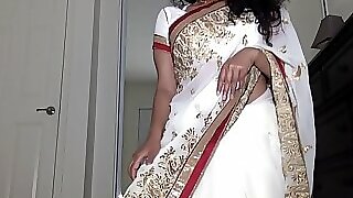 Desi Dhabi on high-strung Saree object Lay bare spear-carrier close to Plays with regard to Hairy Fuckbox